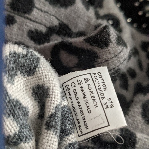 🌺HOST PICK🌺Leopard Print Cowl Embellished Long Sleeve Soft Sweater Grey &Black - Picture 7 of 11